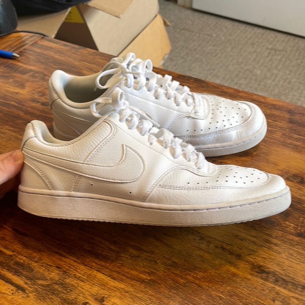 White nike shoes